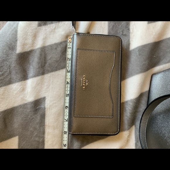 LIKE NEW Coach pewter set: zip tote, wallet, coin purse - Picture 9 of 16